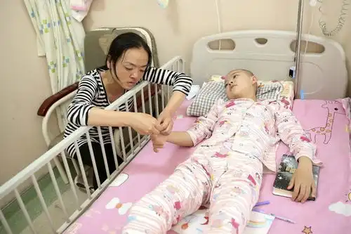  11岁漂亮女儿患重症急需救命钱父亲别说卖血要命都行
