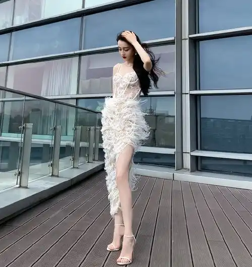  迪丽热巴一改往日清纯可爱,首次大胆尝试性感妩媚御姐风格,网友太美了