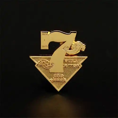  深圳情侣五金徽章,专业订做金属徽章,学校校徽制作-黄页88网