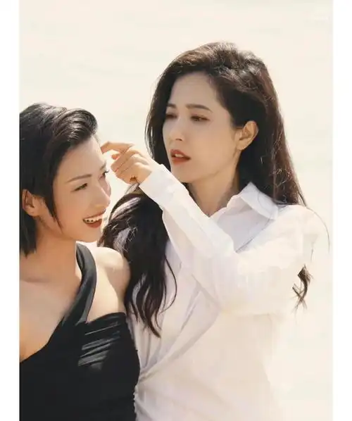  曾黎万茜要什么年轻美女曾黎不够攻还是万茜不够有韵味
