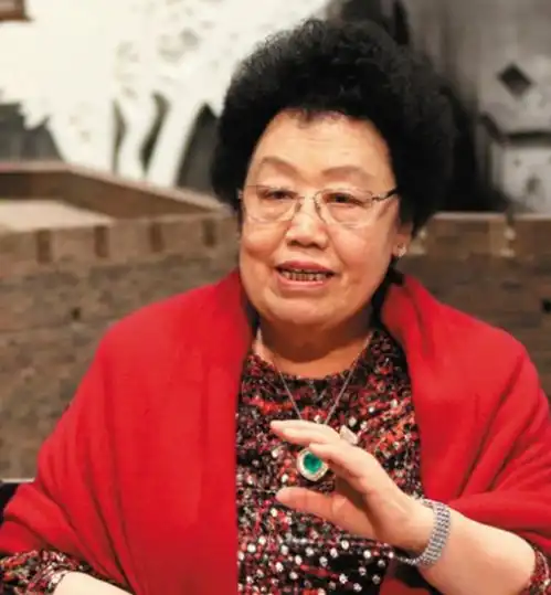  中国最有钱有权的6大女强人,个个身家上百亿