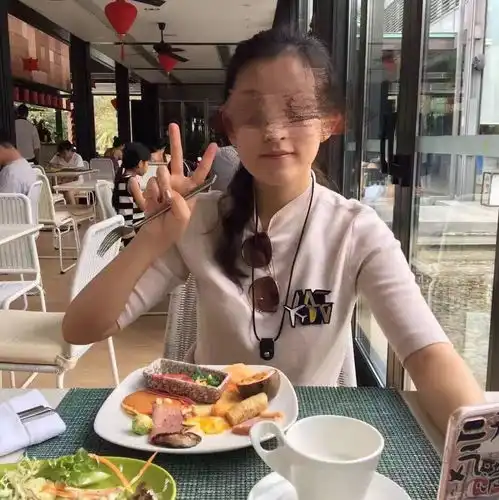  18岁女儿骗走父亲300万与加拿大男友挥霍并将全家人拉入黑名单