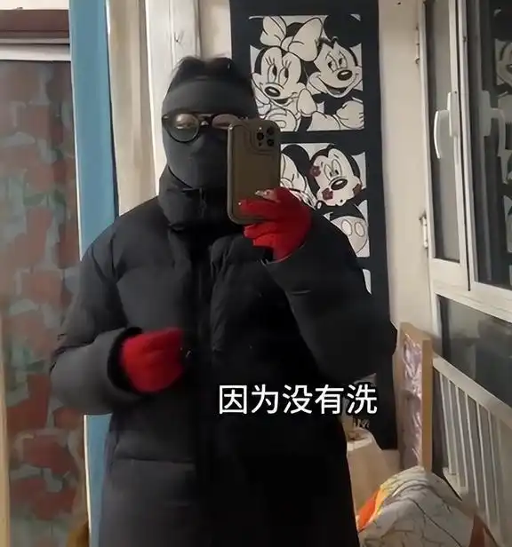  辣眼睛女子因穿得太恶心被领导约谈,网友也骂领导忍你很久了