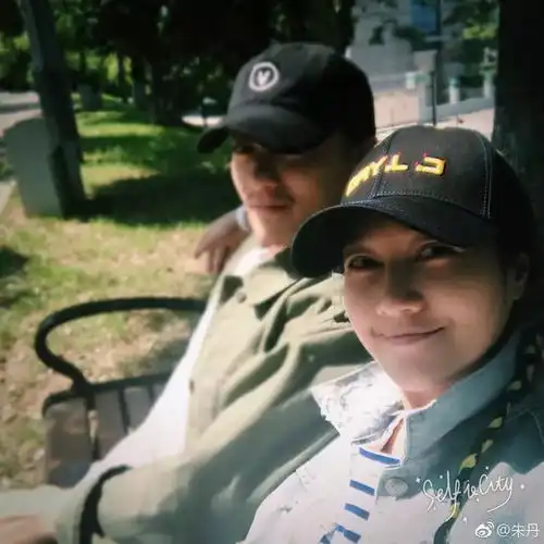  朱丹坚称周一围非渣男,对另一半仰望但爱得并不卑微