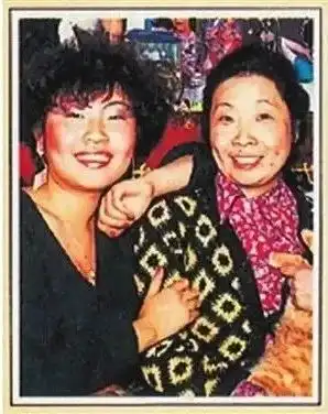  52岁disco女王刷爆b站红过邓丽君16岁迷倒莫言我蹦迪的时候,好女孩还在踩织布机