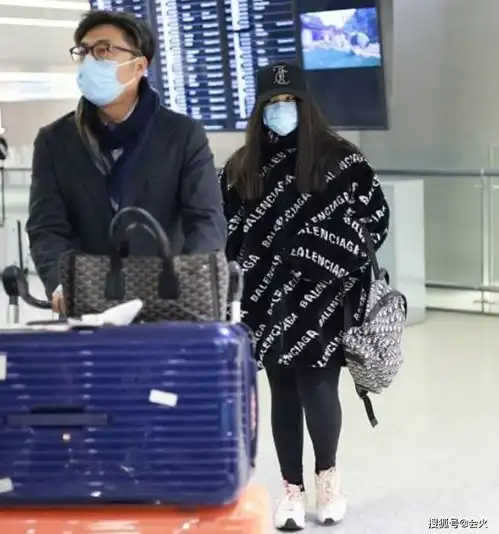  曹格11岁女儿家中玩变装穿近10厘米高跟鞋,一双长腿堪比模特