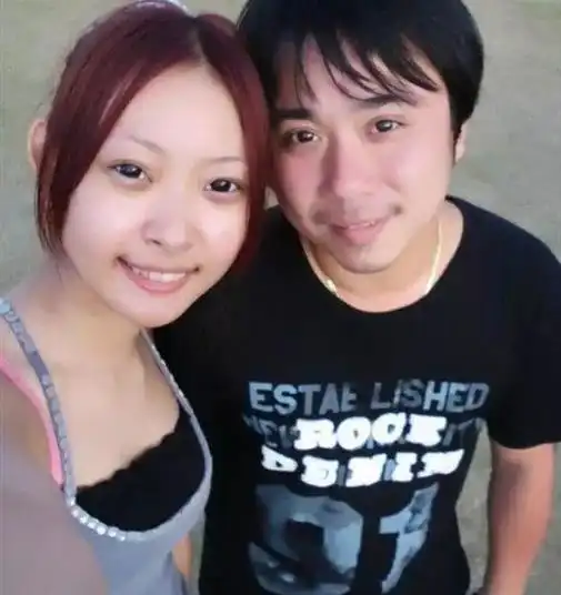  2岁出道3岁被亲妈抛弃,拼命赚钱被继母挥霍一空,如今手脚溃烂