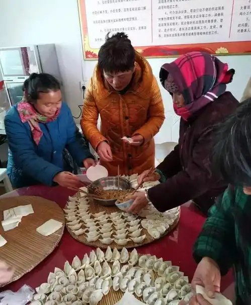  息县妇幼保健院与彭店乡范庄村共同举办孝善敬老饺子宴活动