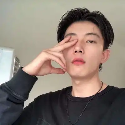  微信最火男生头像经典帅气两鬓斑白我都认得你