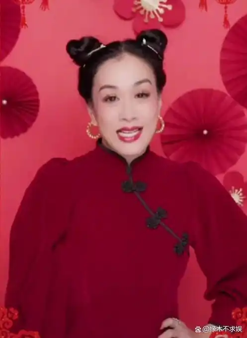  钟丽缇晒全家新年照,混血大女儿缺席,但其往年新年照很有特色