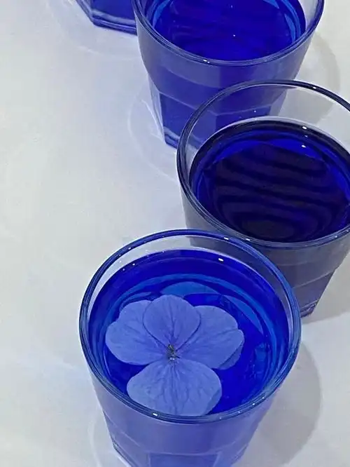  有没有蓝色系的偏欧美风的头像