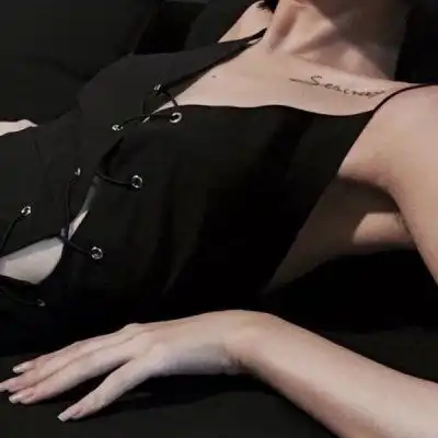  性感女头像超骚气真实吊带女头像锁骨妩媚