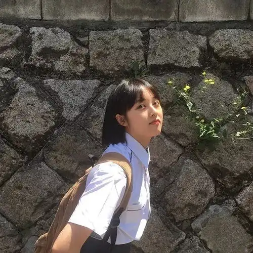  因学校2015主君的太阳爆红95年水蜜桃少女金宝罗不仅颜值在线,韩系穿搭也值得借鉴