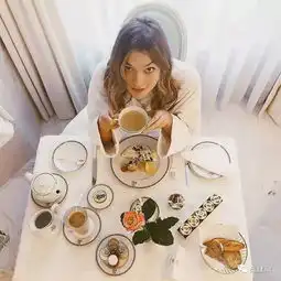  她们铁打的腹肌和大长腿都是吃出来的