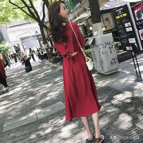  2019年夏天,红色连衣裙正流行,显白显瘦显精神