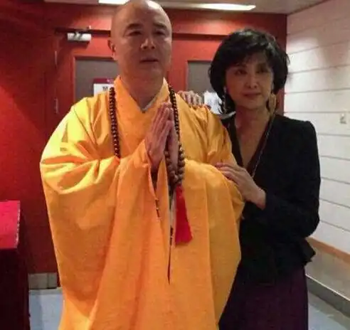  西游记女儿国国王近照曝光,签名售书衣着朴素,65岁依旧那么美