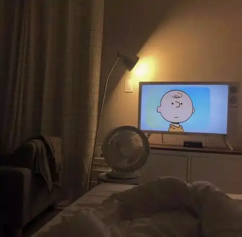  背景图是谁发明了我想见你这种人间疾苦