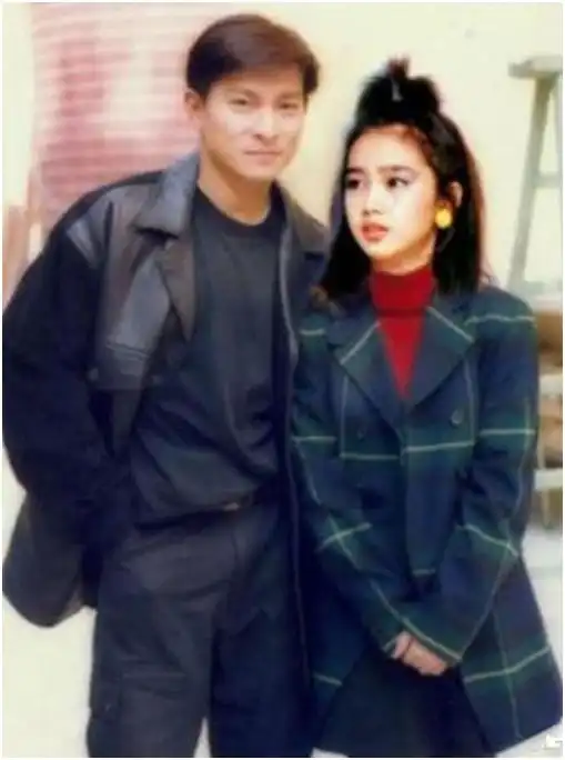  刘德华夫妇罕见合体,天王化身宠妻狂魔,老婆朱丽倩嘻哈风十足