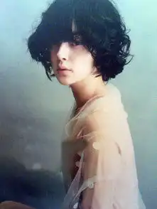  2013瘦脸欧美潮流短卷发打造清新小巧精致v字小脸