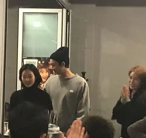  鬼怪大叔孔刘同款acnestudios小方笑脸卫衣