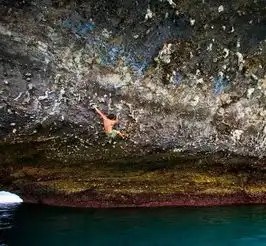  广州出发2.5小时就能到达的外国岛屿美如天堂仙境的冷门旅游圣地