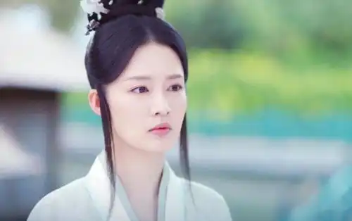 李沁最美最漂亮的头像黑