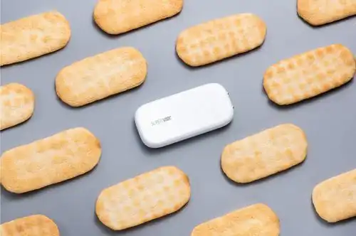  1cm厚度轻松揣进兜oppo50w超闪饼干充电器评测一个通吃走天下