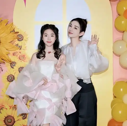 黄奕沦落直播养女儿,前夫儿子却坐豪华私人飞机,杨紫琼为他庆生