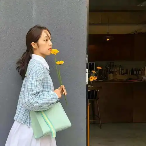  金宝罗晒照长相大变,曾经头像女神如今仙气全无,身材很能打