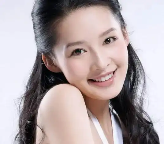  李沁甜美微笑高清写真集第10张的古装最美