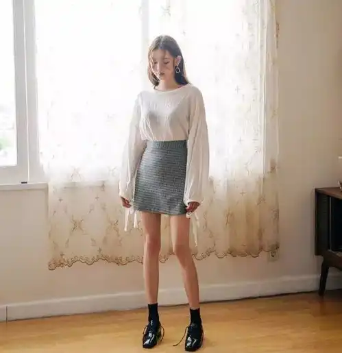  偏爱纯色系衬衫的慵懒style