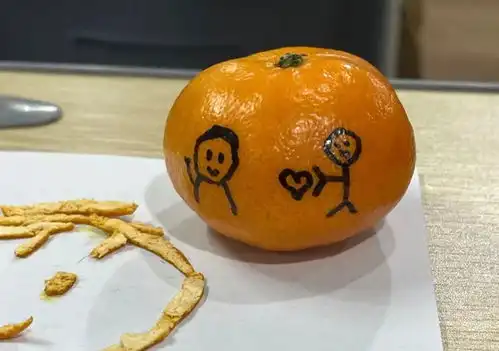  切莫生气,别忘手机双减后首场家长会,杭州爸妈看到孩子的课桌惊呆了