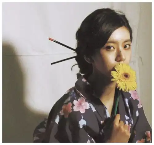  港风超拽霸气女生头像