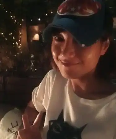  朱丹曝素颜照似文章网友更像古巨基