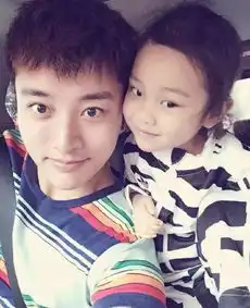  贾乃亮微博头像换成超人,他不仅是甜馨的超人,还是一个被报恩的超人