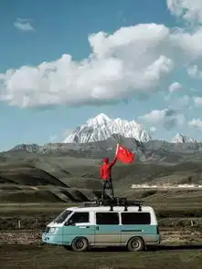  这对摄影师情侣改装面包车9个月穿越大半个中国,原来生活有这么多可能