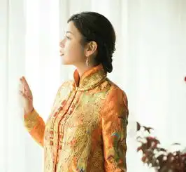  都是女星穿唐装结婚,图二夸张,图三丑的不忍直视,图六美的亮眼