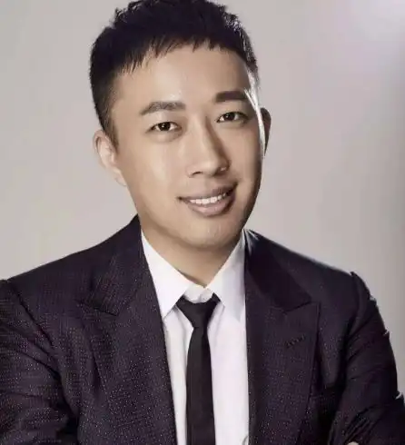  知名作家微博喊话于正请你要点脸,少借赵丽颖炒作自己
