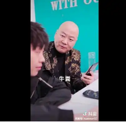  52岁郭冬临近照发福明显,皮肤松弛,离开春晚舞台的他变成这样