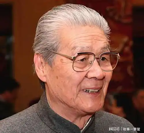  蓝天野白天演戏,晚上刺探敌情,隐姓埋名75年,2021年被授勋