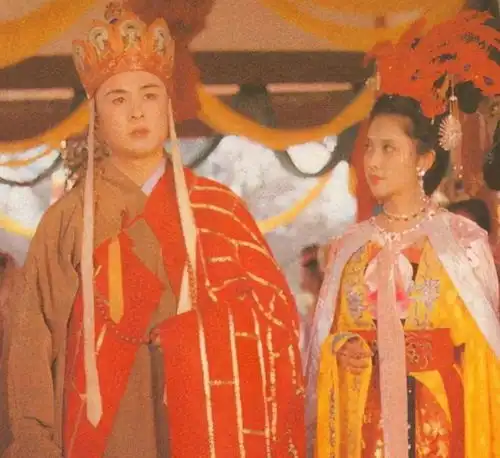  女儿国国王与唐僧假戏真做,被误会35年,如今两人活成这样