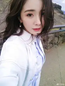 杨幂的自拍教程让你每一张都美到没朋友赶紧学起来