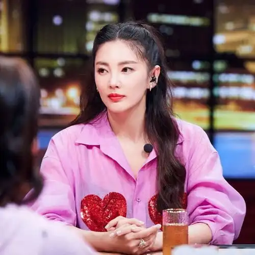  哪个少女不爱粉红色一件粉色衣服减龄又吸睛,分分钟美哭众人