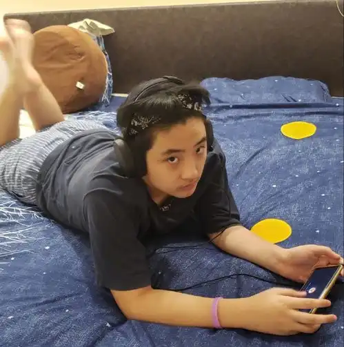  数十位港台明星追奥运会欧阳震华为游泳喝彩,蔡少芬激动到想哭