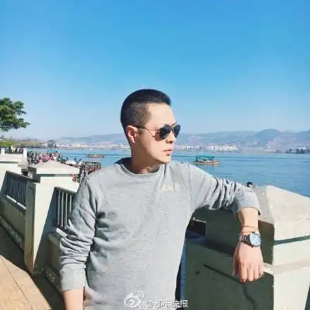 41岁父亲微信头像逆天